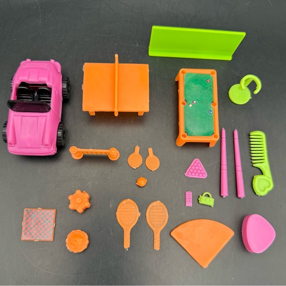 Vintage 1993 Caboodles Rec Room Playset Case Toy Biz w/Doll & Car Polly Pocket - Picture 8 of 13